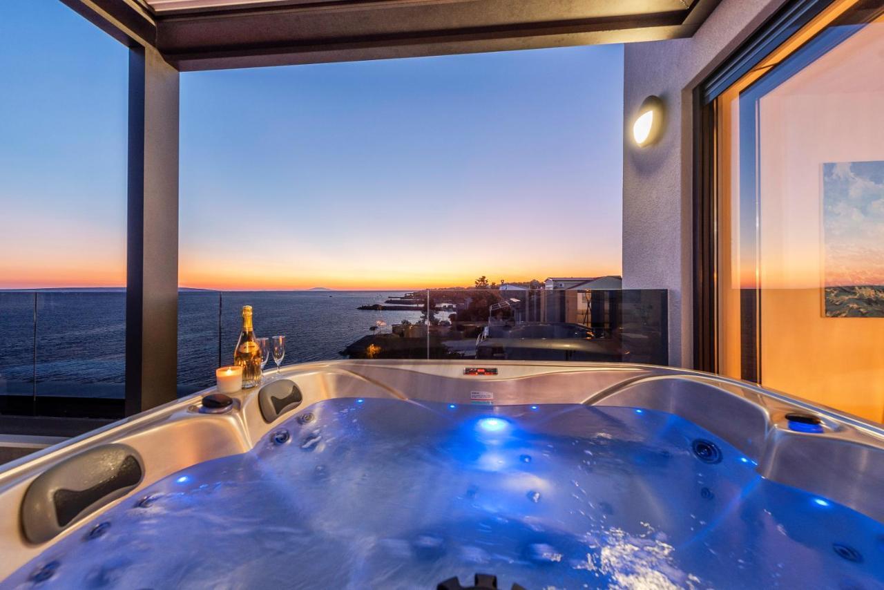 Mediteran Luxury Penthouse With Jacuzzi Mandre Bagian luar foto