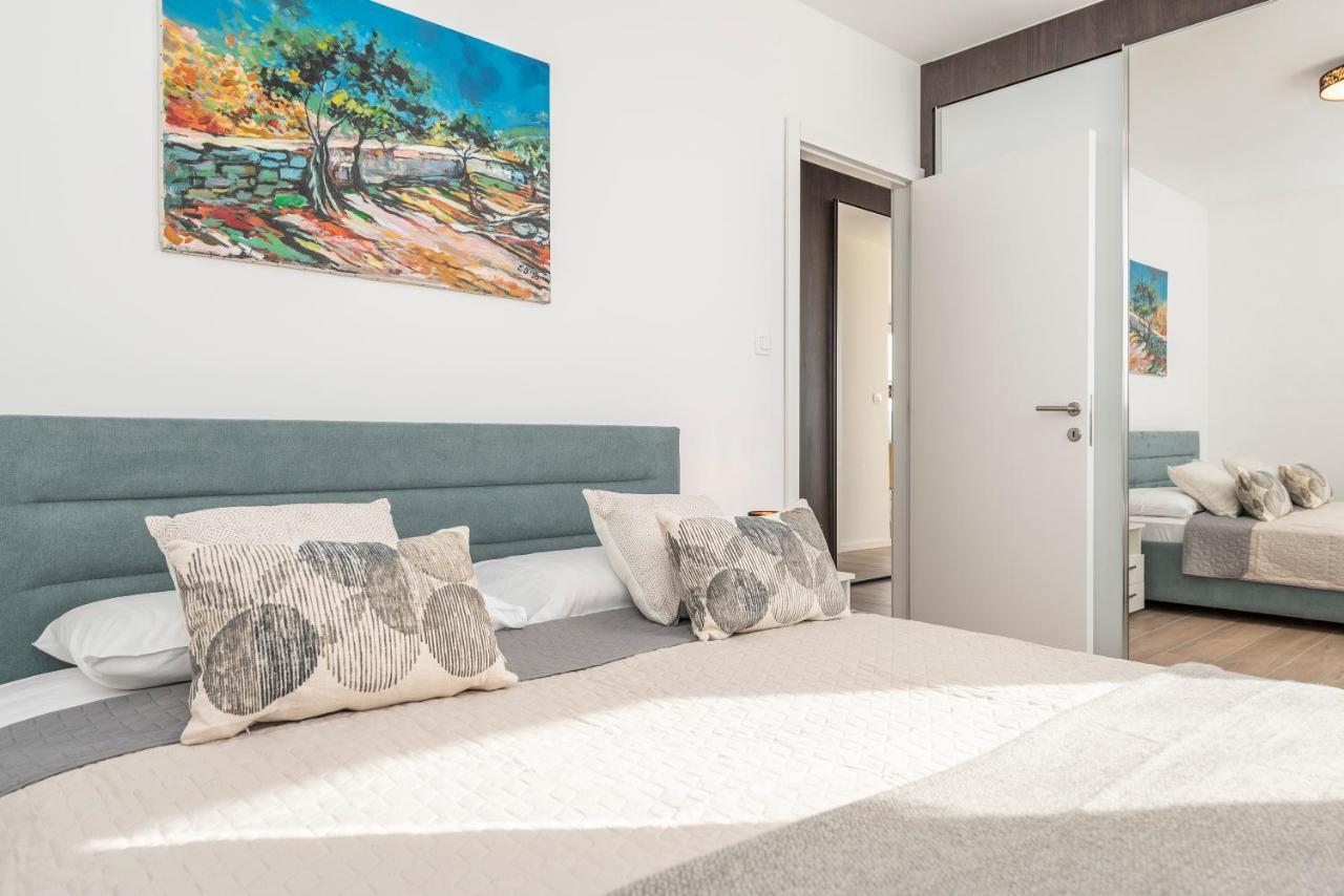 Mediteran Luxury Penthouse With Jacuzzi Mandre Bagian luar foto